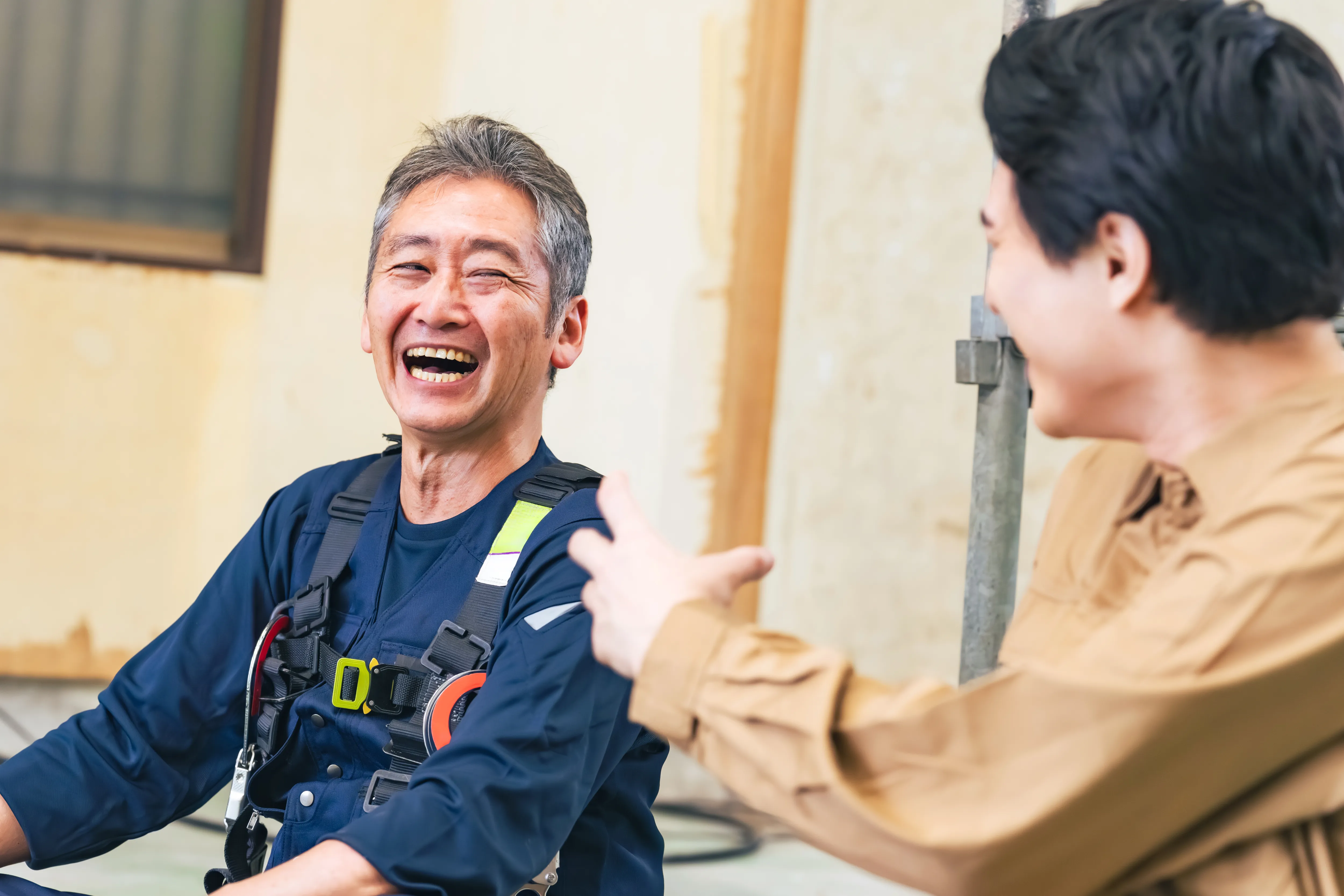 くまがえ工務店の作業場にストックされた木材